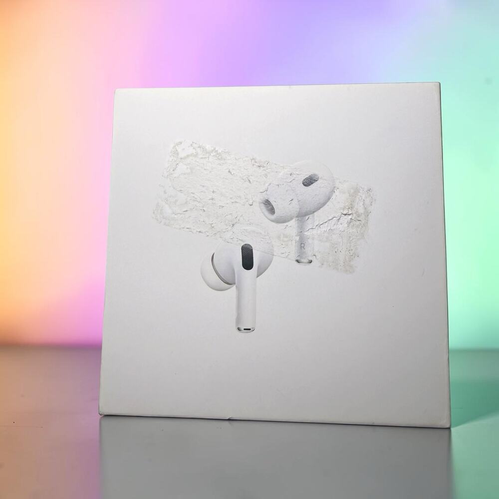 AirPods Pro 2 w/ MagSafe Charging Case (USB-C) - Left AirPod & case ONLY + Case